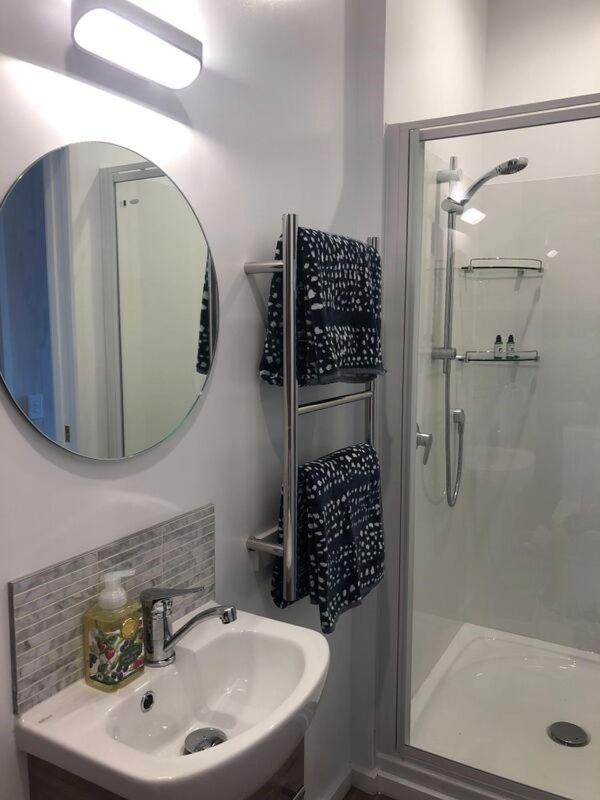 Ferienwohnung Central Wanaka | Lake & Mtn Views | Well Appointed Exterior foto