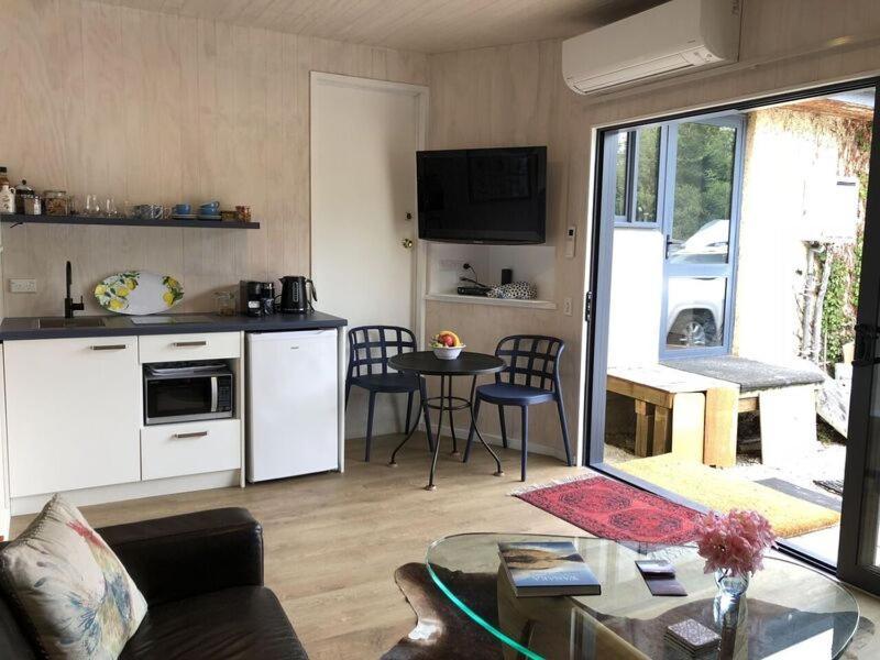 Ferienwohnung Central Wanaka | Lake & Mtn Views | Well Appointed Exterior foto