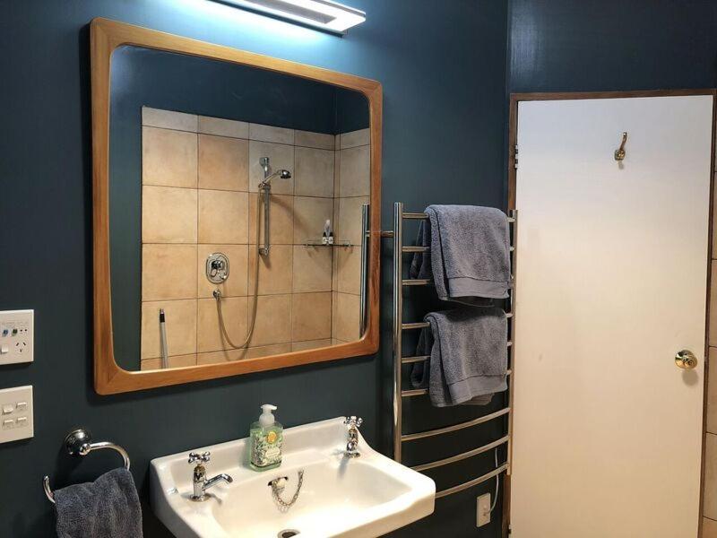 Ferienwohnung Central Wanaka | Lake & Mtn Views | Well Appointed Exterior foto