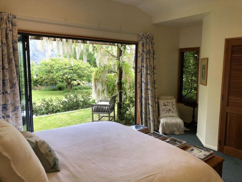 Ferienwohnung Central Wanaka | Lake & Mtn Views | Well Appointed Exterior foto